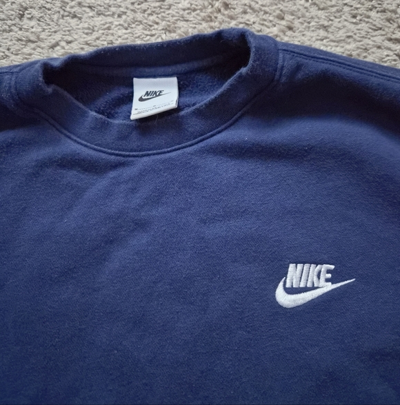 Nike Sweatshirt - Picture 2 of 3